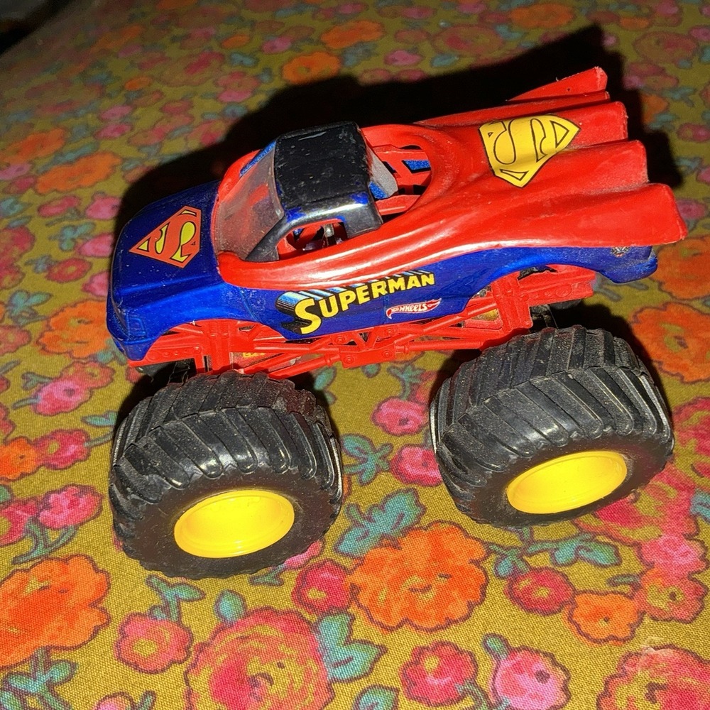 Hot Wheels‎ Monster Jam Truck Die Cast Superman Theme Toy Car Figure Cape
